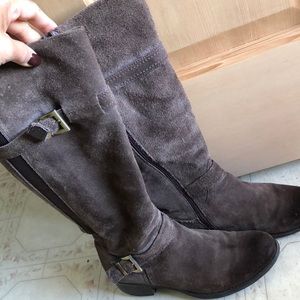 Used tall suede leather boots